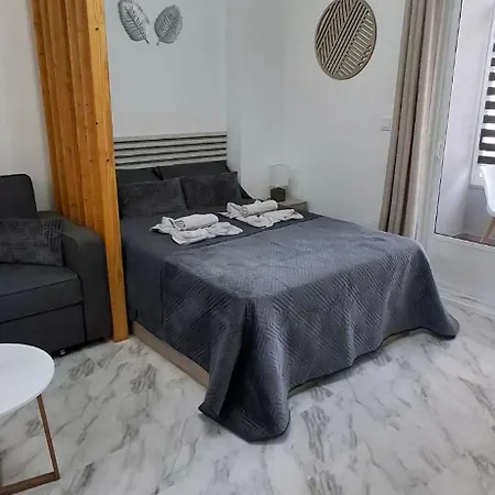 Galeon Apartment *